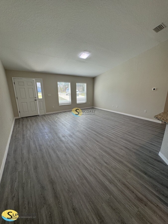 Building Photo - 1 Emerald Trail