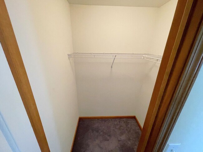 Building Photo - Spacious 3 bed 2.5 Bath Home Ready to Rent...