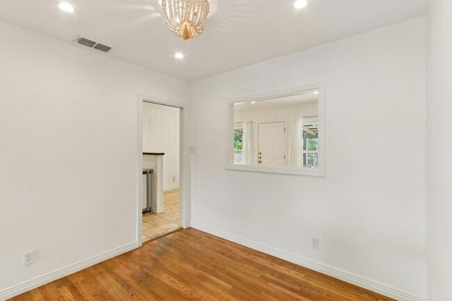 Building Photo - 1303 Morrow St