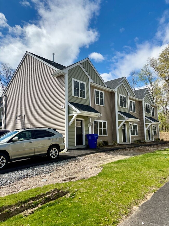 Building Photo - Brand New Townhouse-Style Living with Modern Finishes