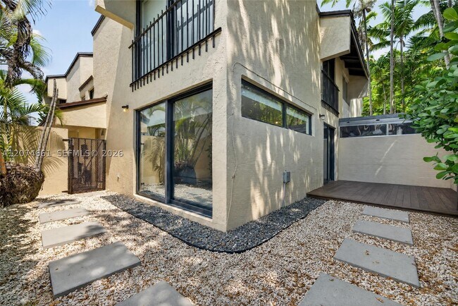 Building Photo - 15811 SW 91st Ct