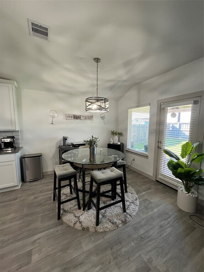 Building Photo - 827 Teal Moon Dr