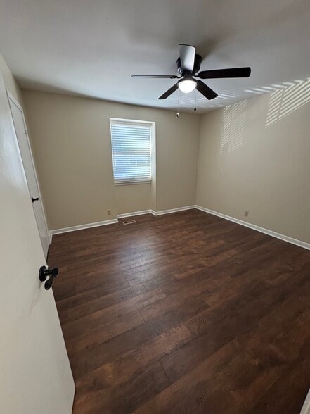 Building Photo - 1010 Country Club Rd