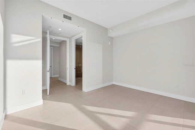 Building Photo - 275 1st Ave S