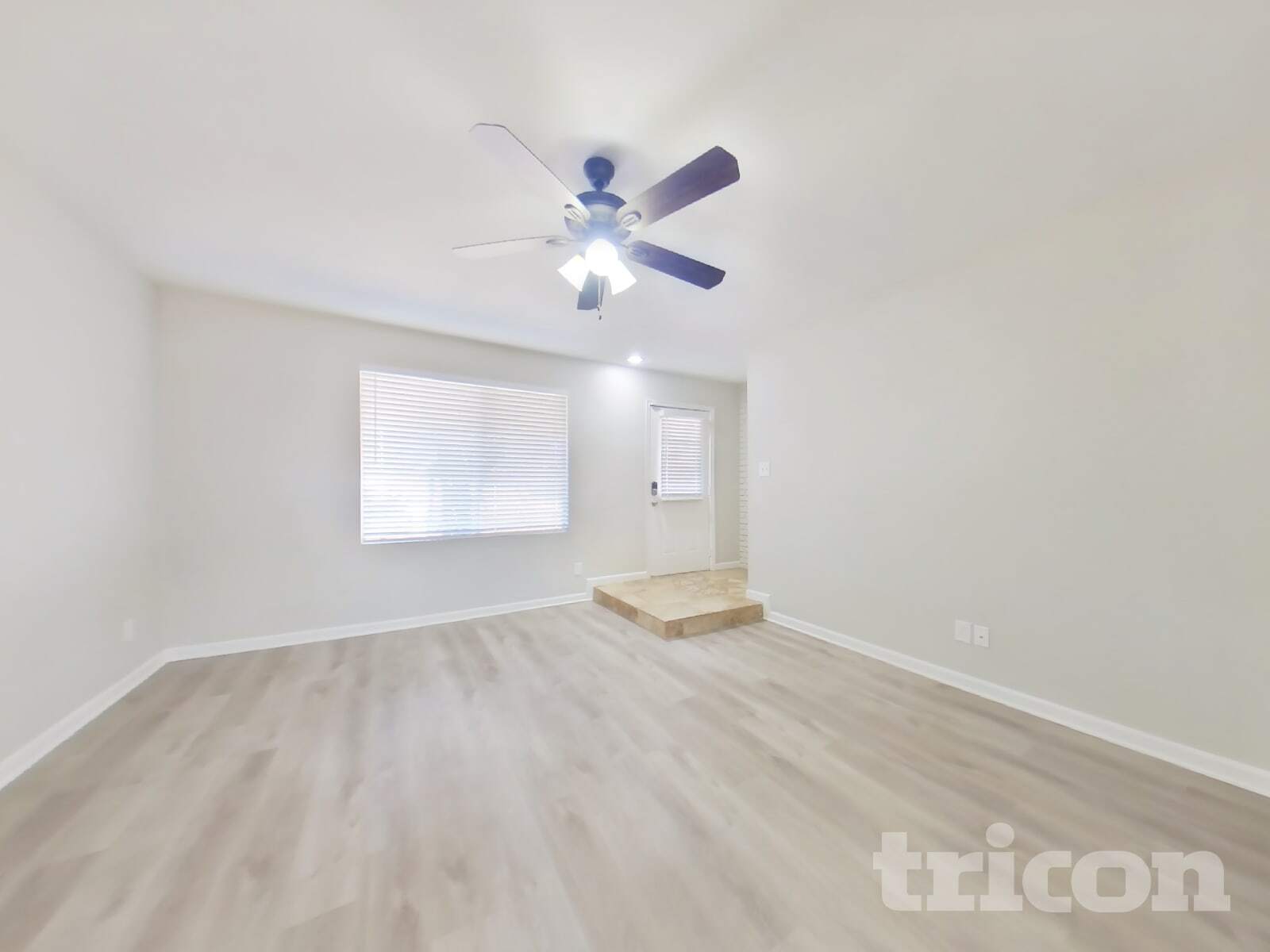 Building Photo - 9215 N 39th Dr