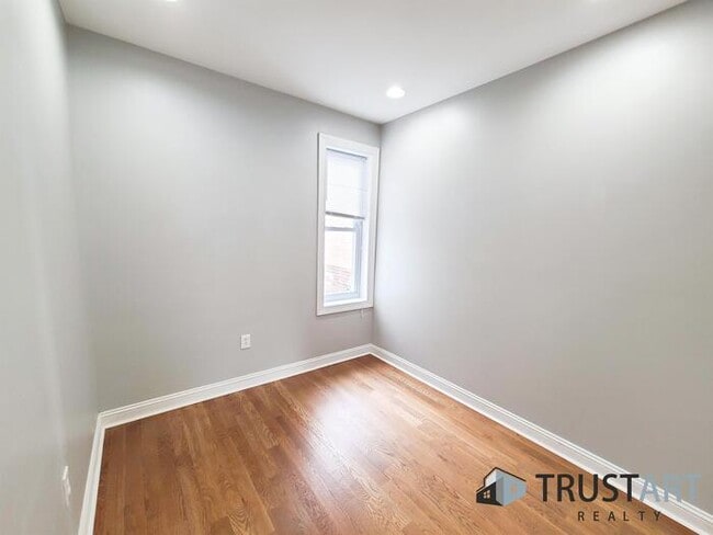 Building Photo - 3 bedroom/2 bath House in Brewerytown, Phi...