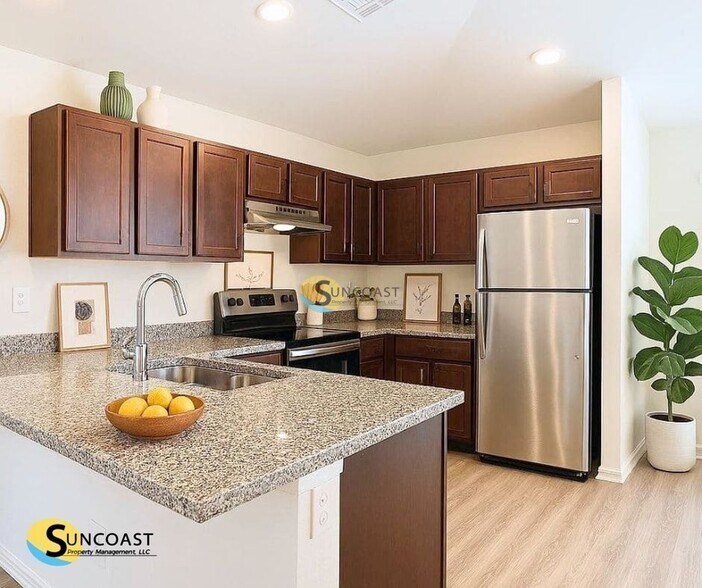 Building Photo - 2046 Hilton St