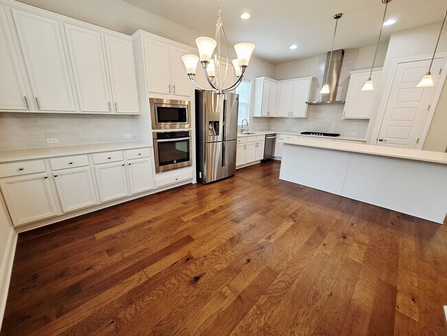 Building Photo - 4562 Katherine Dr