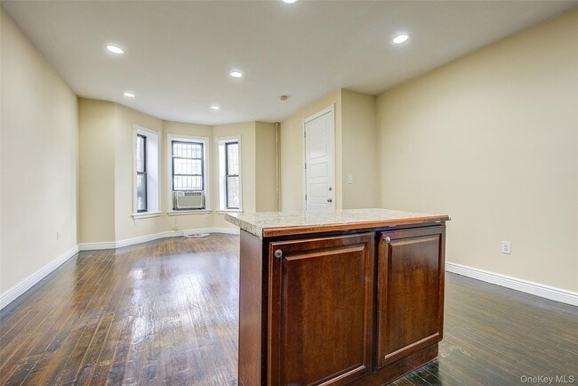 Building Photo - 346 Montauk Ave.