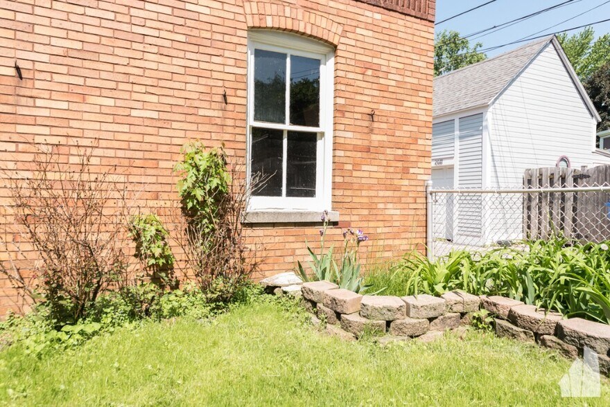 Building Photo - 3710 N Damen Ave