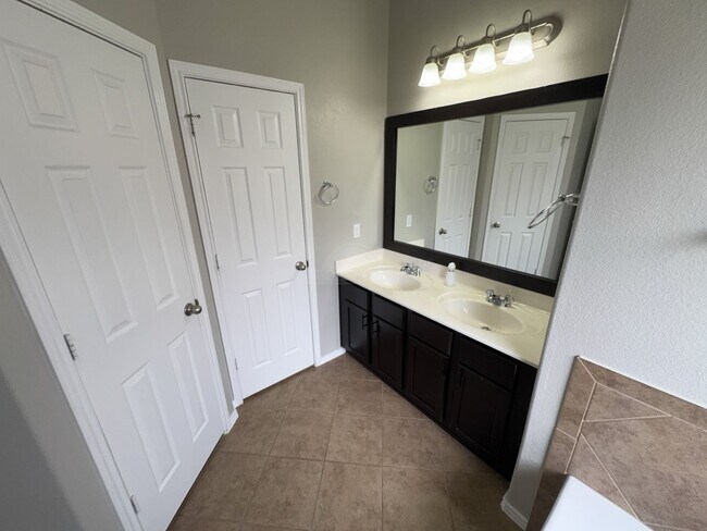 Building Photo - 6212 Blayney Dr
