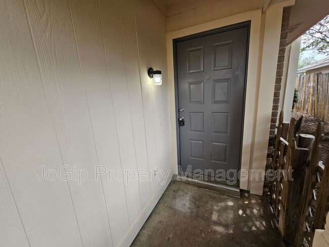 Building Photo - 311 Bryant Ln
