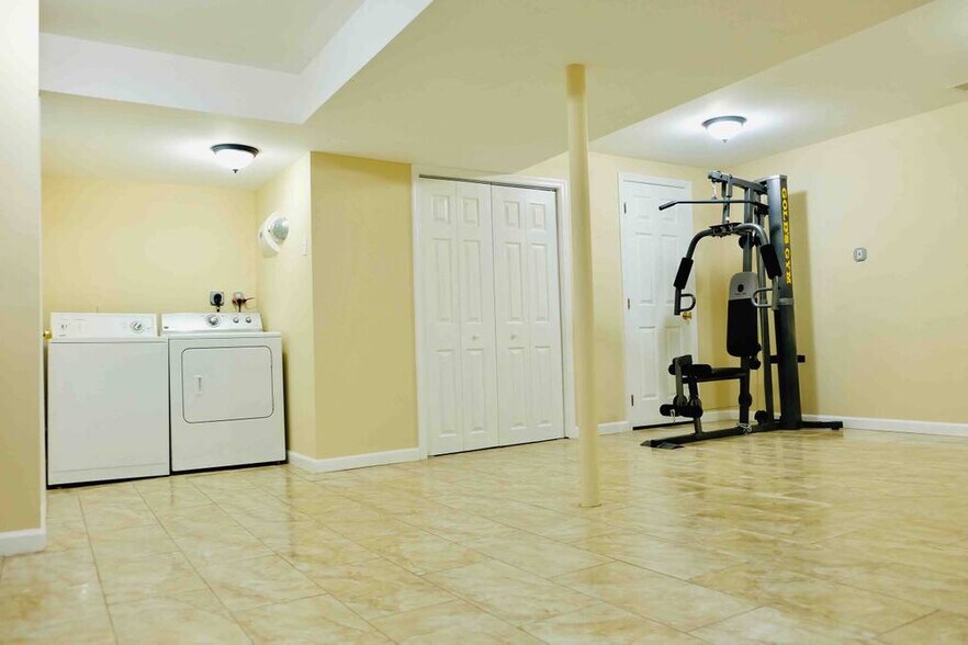 Building Photo - 5208 Heming Ave