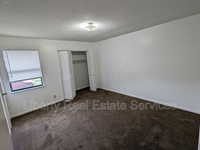 Building Photo - 727 S Main St