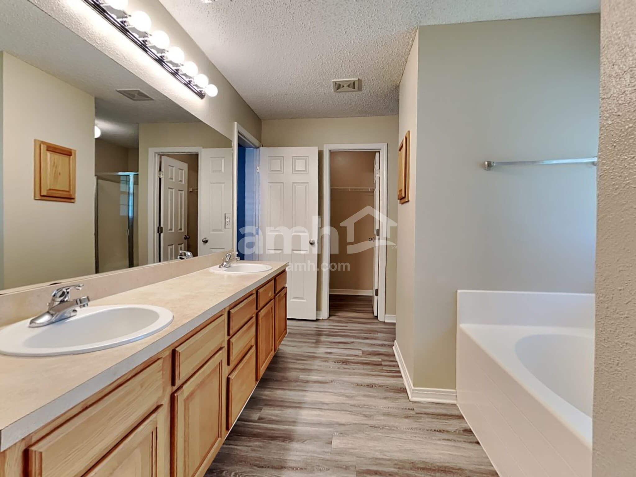 Building Photo - 9215 Hawkeye Dr