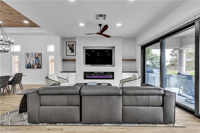 Building Photo - 9513 Villa Ridge Dr