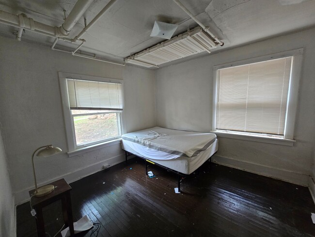Building Photo - Price Reduced! Great Hill Location- 2 Bedr...