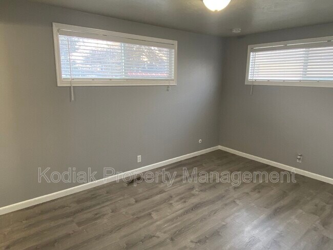 Building Photo - 768 N 150 W