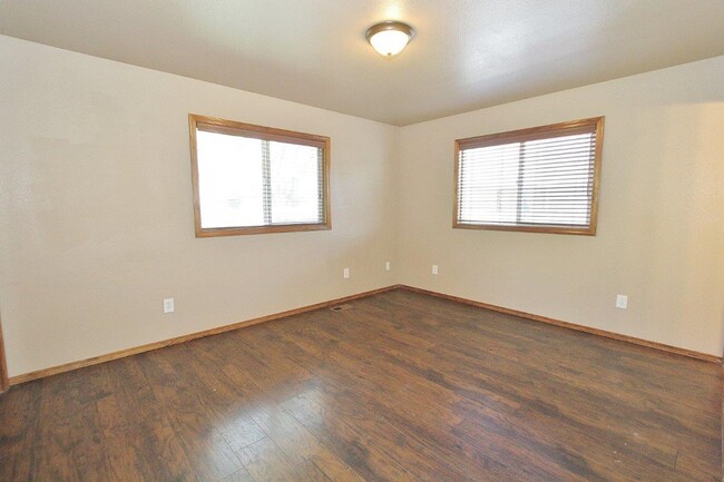 Building Photo - Single-Level w/BG Home in a Quiet Neighbor...