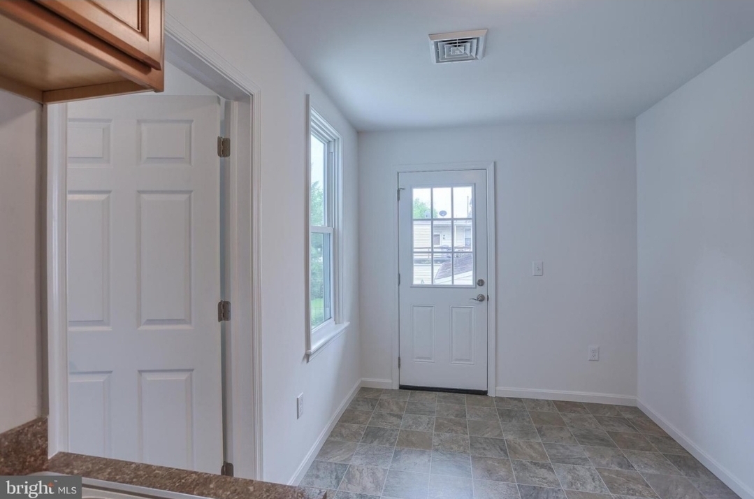 Dining area - 3917 N 6th St