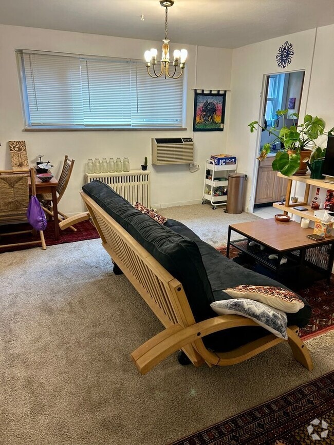 Building Photo - Lovely Large Studio/1 bedroom in Shadyside