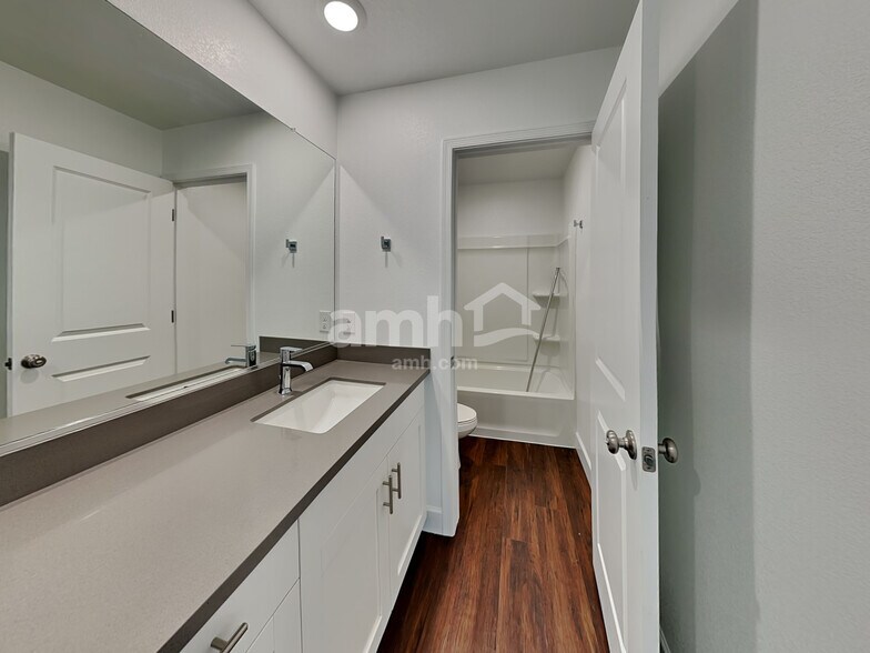 Building Photo - 6627 S 42nd Dr