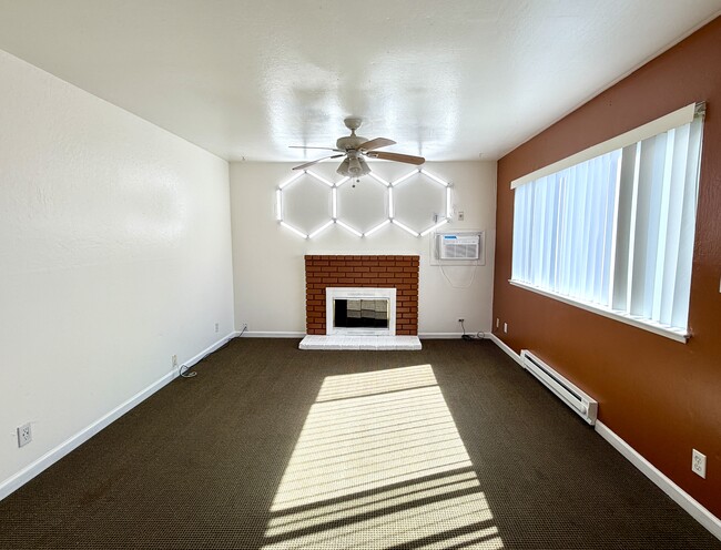 Building Photo - 1586 Albatross Dr