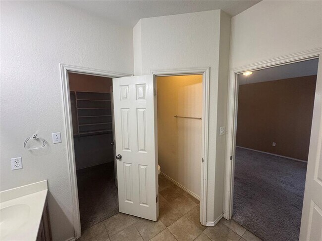 Building Photo - 1002 Leah Ln