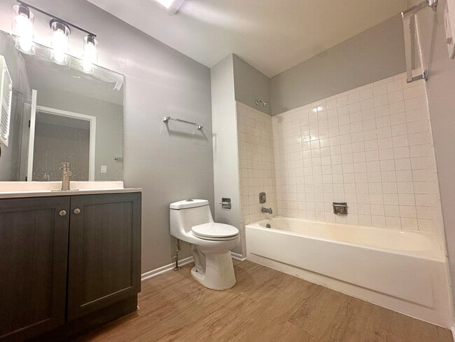 Building Photo - 940 Sandpiper Ct