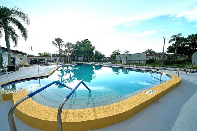 Building Photo - 13850 Oakwood Ln
