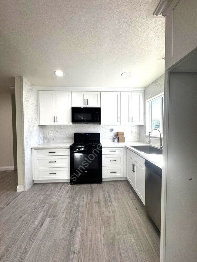 Building Photo - 1569 Carol Dr