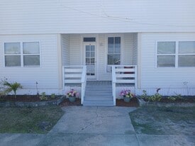 Building Photo - 114 N Dade Ave