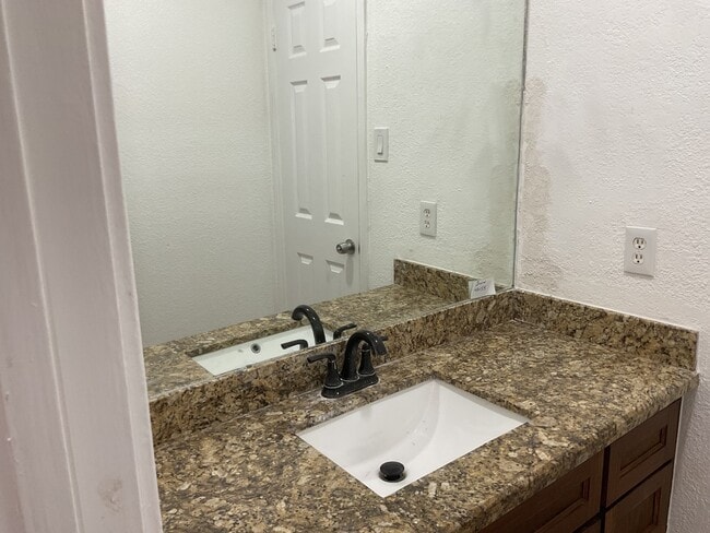 Building Photo - 15642 Scenic Haven Dr