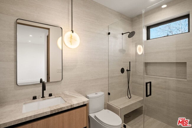 Building Photo - 3517 Redwood Ave