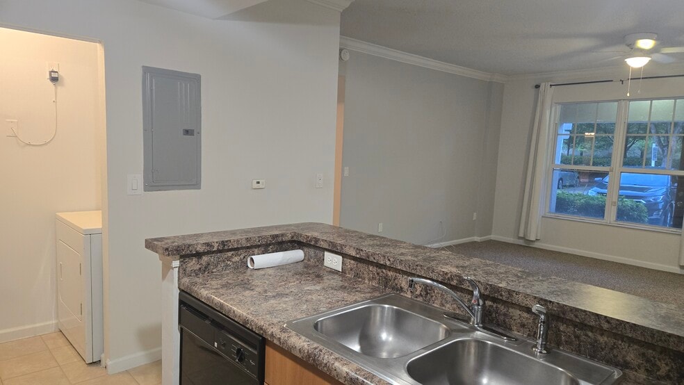 Building Photo - 5800 W Sample Rd