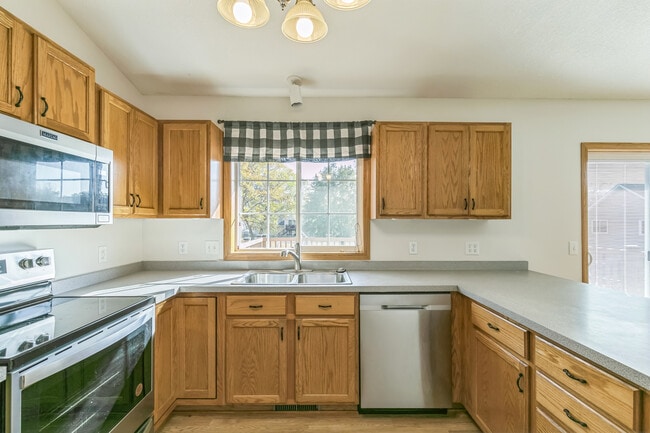 Building Photo - 1008 Oak St