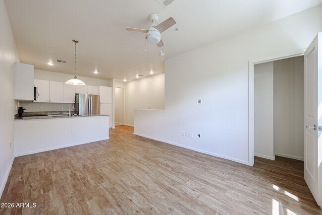 Building Photo - 2321 E Hidalgo Ave