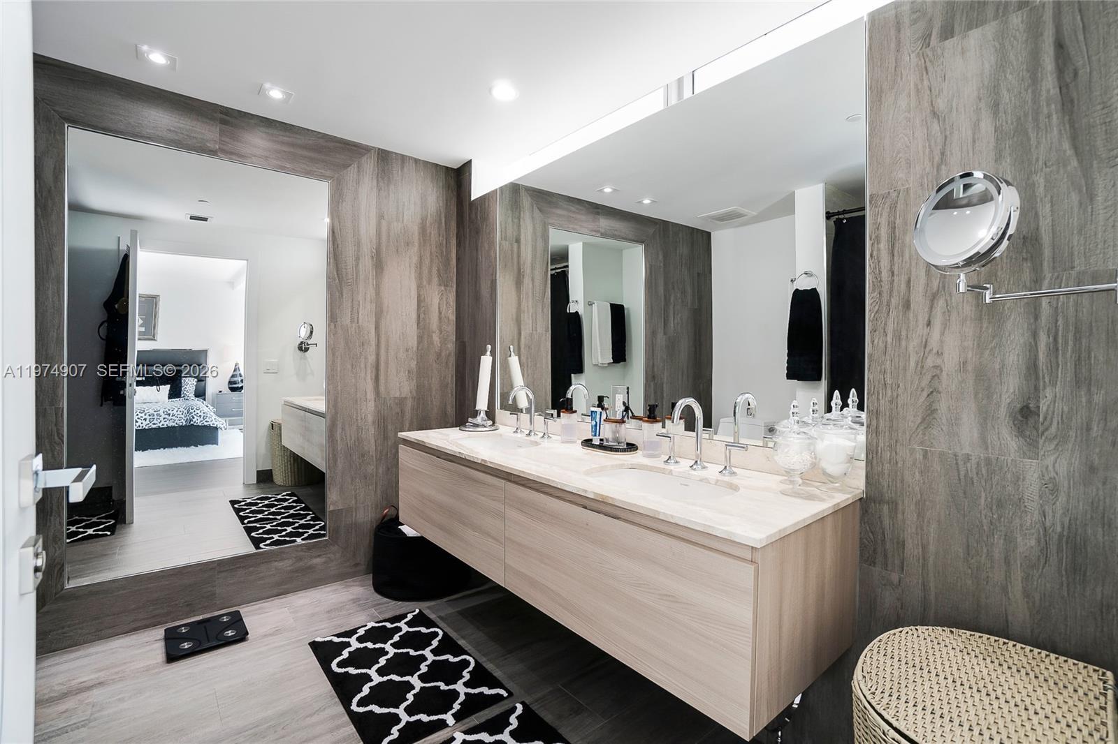 Building Photo - 2900 NE 7th Ave