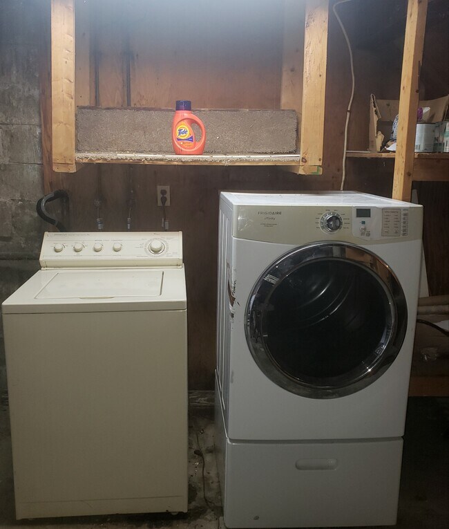 Washer/Dryer in Basement - 27 Pine St