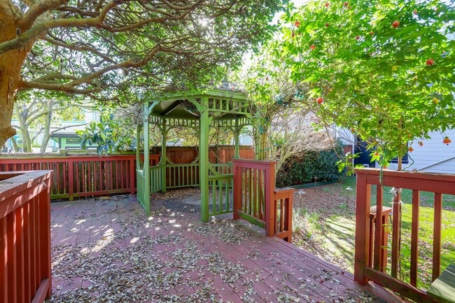 Building Photo - 3 Bed / 2 Bath Cayuga Terrace single family home with garage parking and private backyard. YouTub...