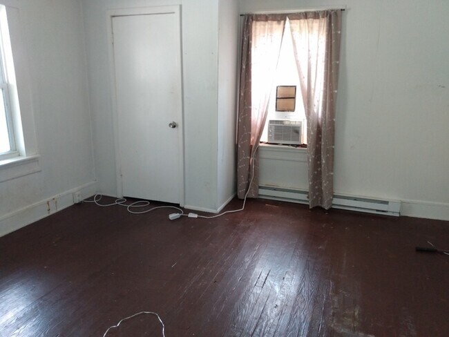 Building Photo - 2 Bedroom in Greenville