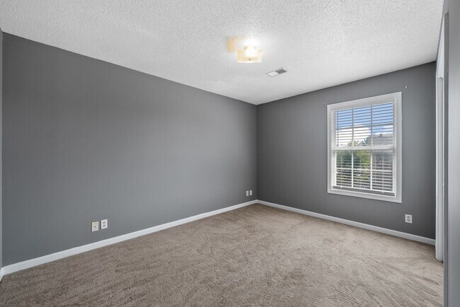 Building Photo - 443 Cranklen Cir