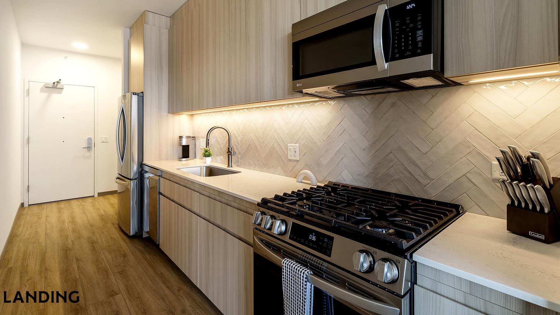 Building Photo - 513 S Damen Ave