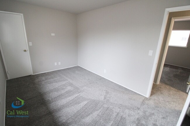 Building Photo - $4595 - Large spacious updated 4 Bed/2.5 B...