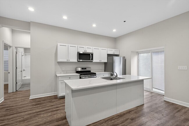 Building Photo - 980 N Marshall St