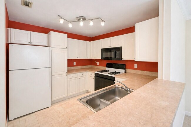 Building Photo - 5575 Seminary Rd