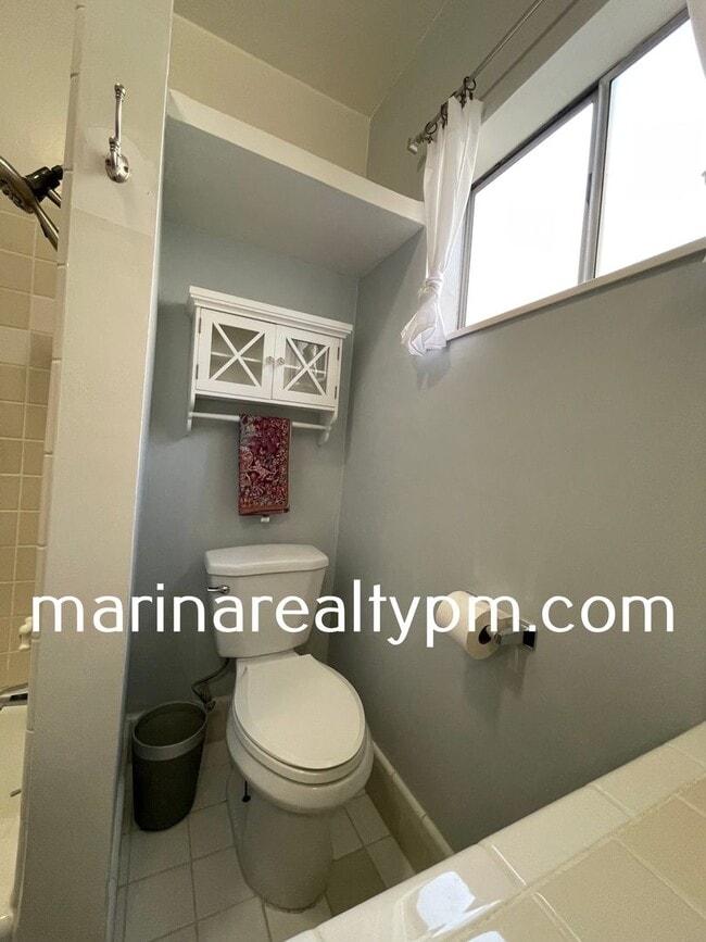 Building Photo - Welcome to this stunning 3 Bedroom 2 Bath ...