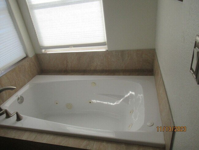 Building Photo - Napa Valley Yacht Club Living