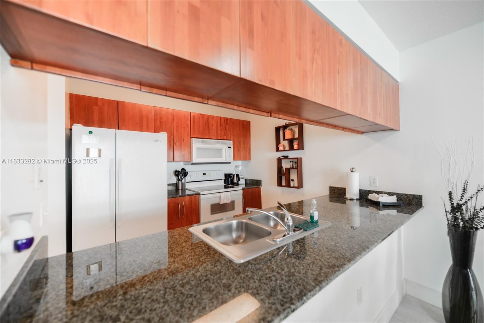 Building Photo - 1200 Brickell Bay Dr