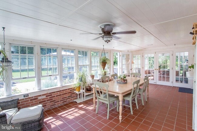 Building Photo - 67 Townview Dr